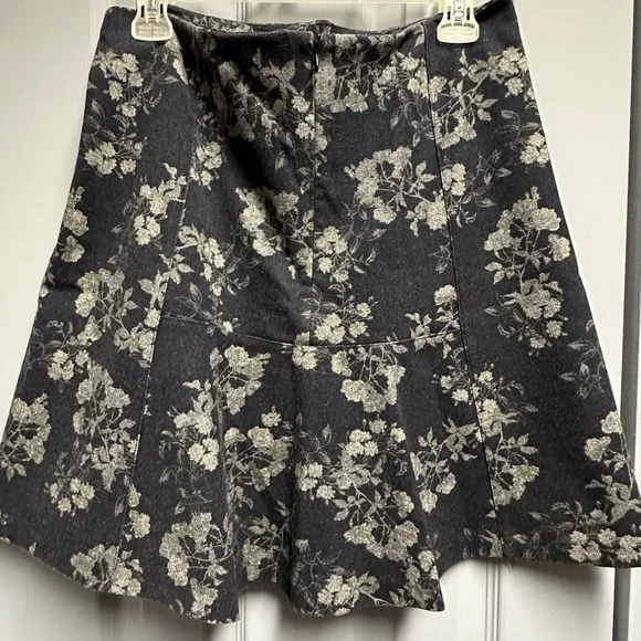 Banana Republic Black and Cream Floral Skater Skirt - Picture 3 of 3
